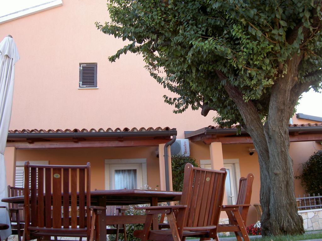 Apartments Kori Funtana Cameră foto